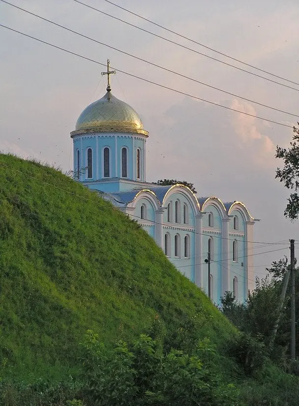 намисто,археологи,скляне намисто,володимир-волинський намисто Археологи знайшли на Волині унікальну давньоруську прикрасу