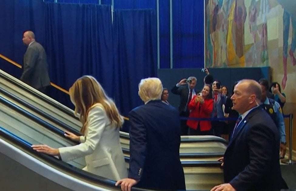 Ескалатор зупинився під Трампом: інцидент в ООН спричинив хвилю мемів та змов ➤ Prozoro.net.ua