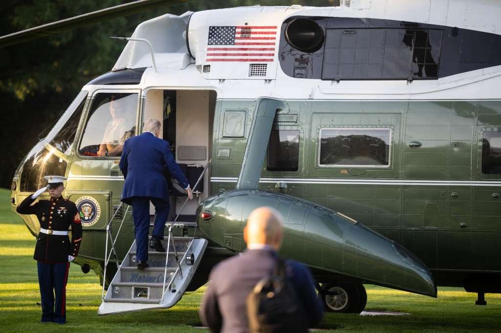 Новий замах на Трампа? Пілота гелікоптера намагалися засліпити лазером ➤ Prozoro.net.ua