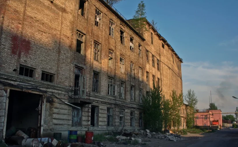 Базар на місці болота з ртуттю: що приховують руїни заводу “Радикал” у Києві (фото) ➤ Prozoro.net.ua