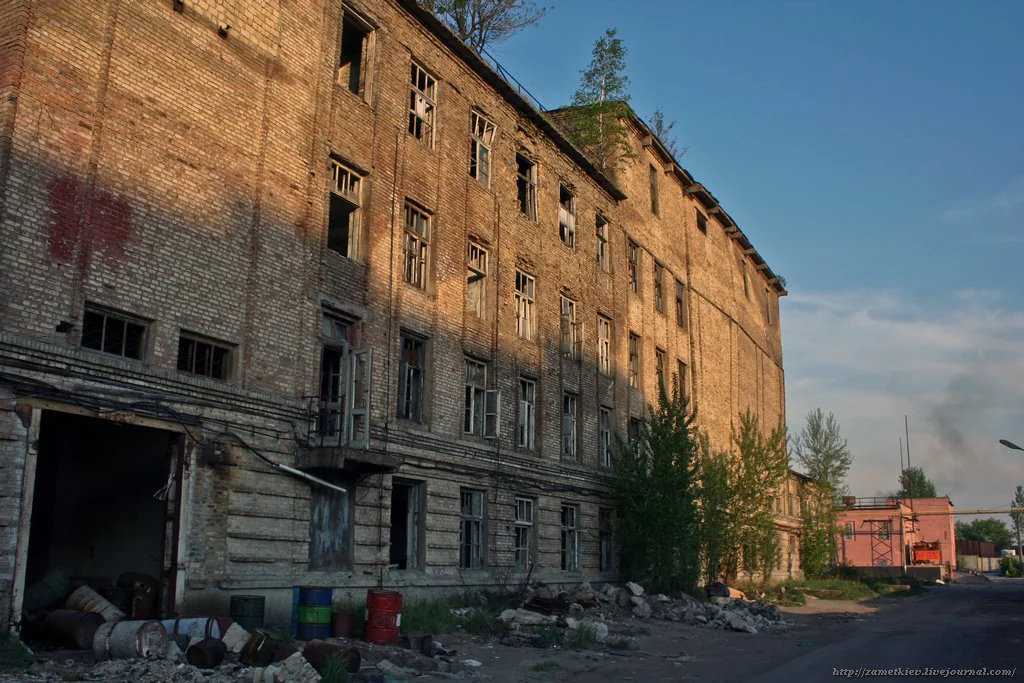 Базар на місці болота з ртуттю: що приховують руїни заводу “Радикал” у Києві (фото) ➤ Prozoro.net.ua
