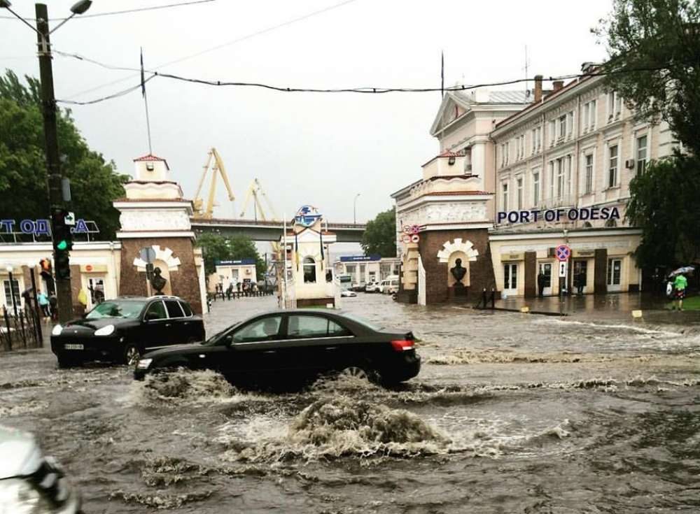 Одеса перетворилася на смітник після зливи (фото) ➤ Prozoro.net.ua
