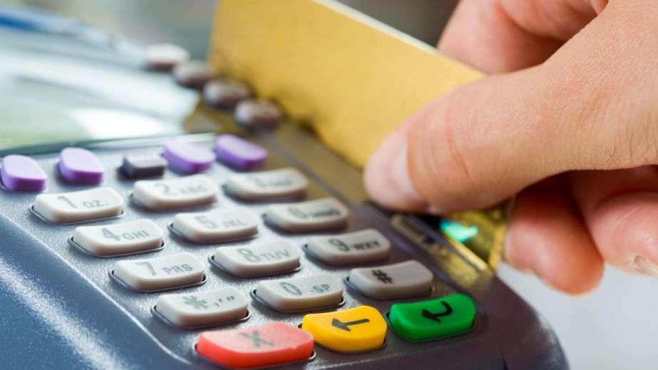 Доцентка університету викрала картку і влаштувала собі шопінг