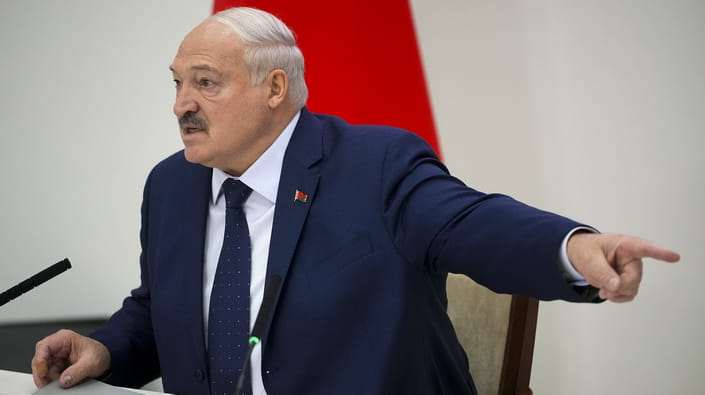 Лукашенко почав погрожувати Україні втратами 