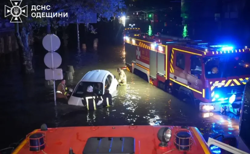 В Одесі загинула співробітниця “Укрзалізниці”: її змило водою на вулиці (фото) ➤ Prozoro.net.ua