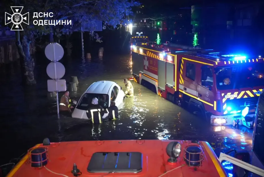 В Одесі загинула співробітниця “Укрзалізниці”: її змило водою на вулиці (фото) ➤ Prozoro.net.ua