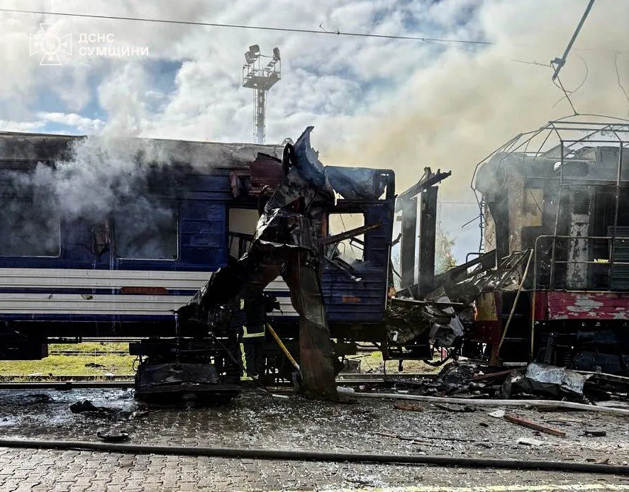 Окупанти атакували два поїзди на Сумщині: багато постраждалих, серед них діти (фото)
