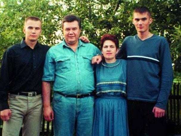 Людмили Янукович,Людмила Янукович освіта,Людмила Янукович меми,батя я стараюсь Людмили Янукович Де Людмила Янукович після втечі чоловіка