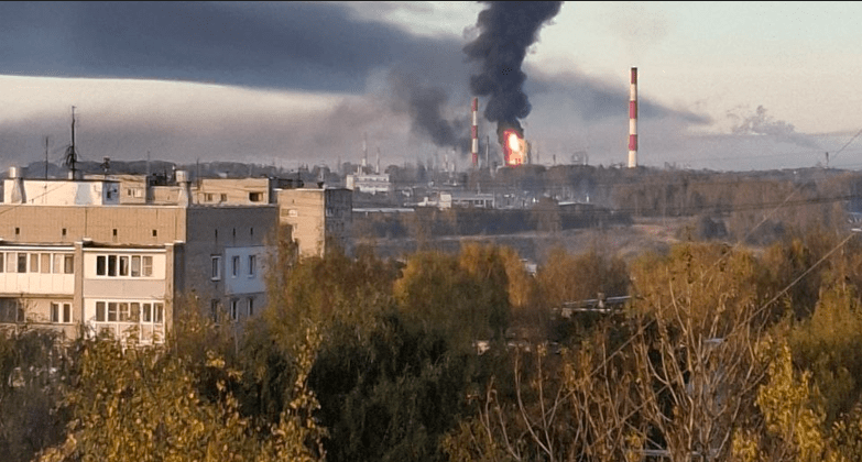 У Ярославлі загорівся один із найпотужніших НПЗ в Росії (фото і відео) ➤ Prozoro.net.ua